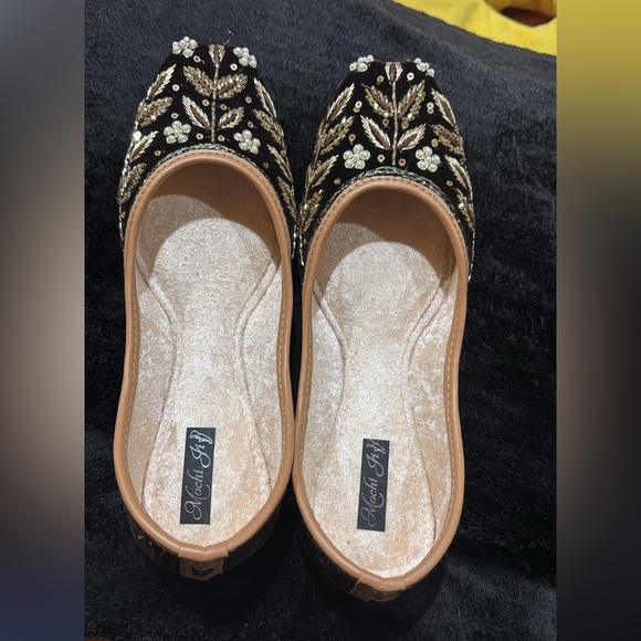Embellished Black Jutti Flats with Gold Beadwork - Picture 2 of 3